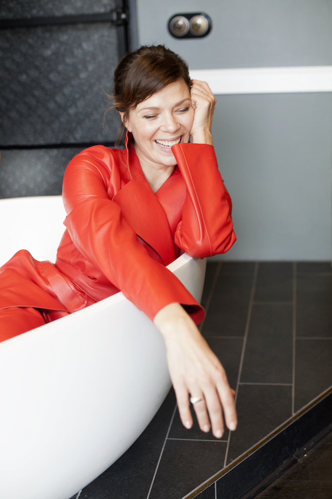A portrait of Jessica Schwarz from Woher hat sie das